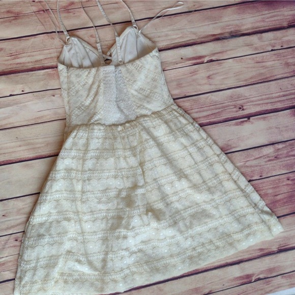 Guess LINEAR DOT LACE Fit and Flare dress Cream/Ivory SIZE 6 Bridal - Picture 2 of 5